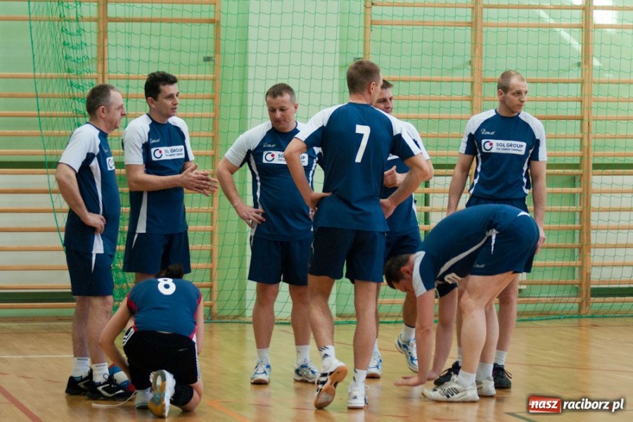 Zdjęcie w galerii na portalu naszraciborz.pl: Puchar Prezydenta w rękach Rafako wiadomości z regionu