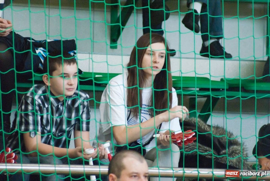 Zdjęcie w galerii na portalu naszraciborz.pl: Puchar Prezydenta w rękach Rafako wiadomości z regionu