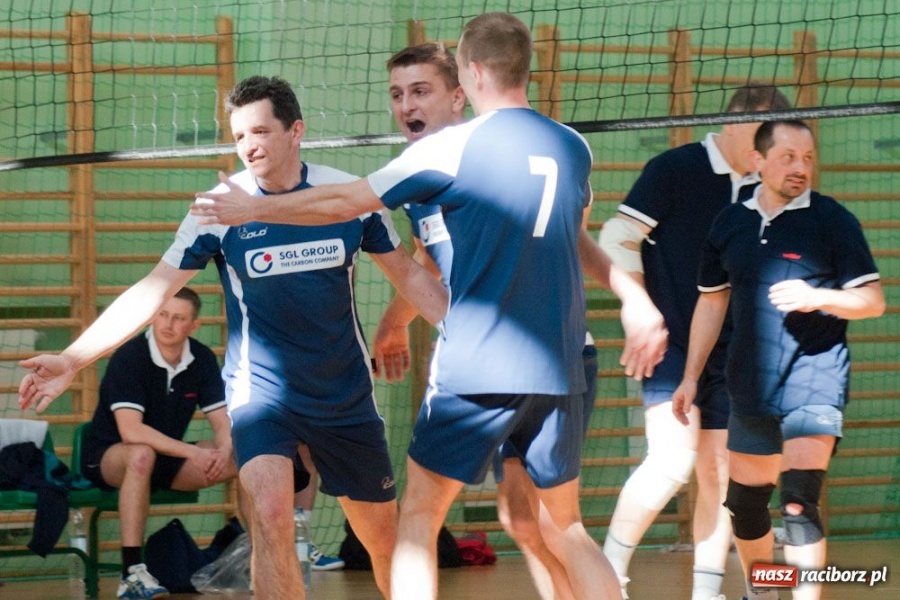 Zdjęcie w galerii na portalu naszraciborz.pl: Puchar Prezydenta w rękach Rafako wiadomości z regionu