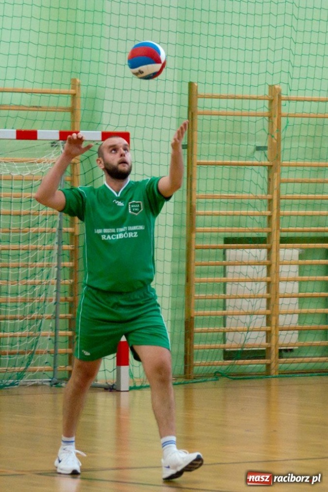 Zdjęcie w galerii na portalu naszraciborz.pl: Puchar Prezydenta w rękach Rafako wiadomości z regionu