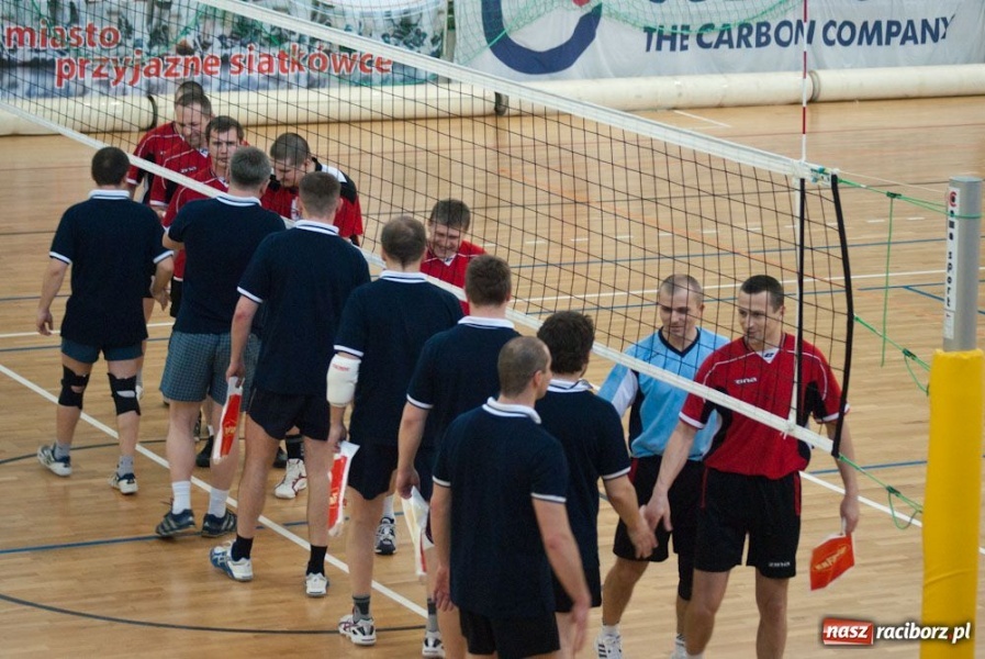 Zdjęcie w galerii na portalu naszraciborz.pl: Puchar Prezydenta w rękach Rafako wiadomości z regionu