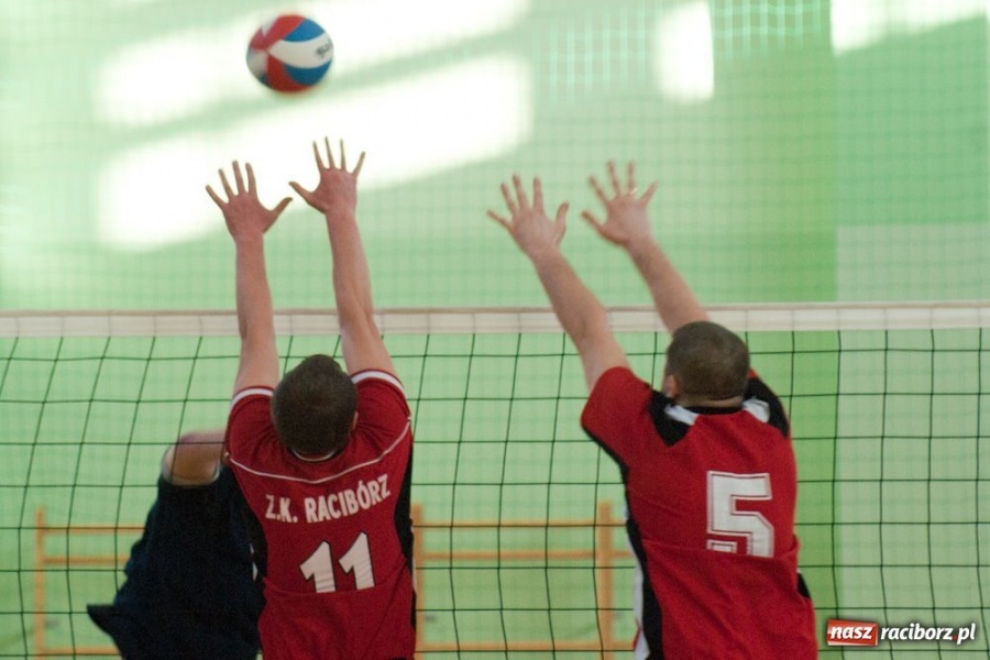 Zdjęcie w galerii na portalu naszraciborz.pl: Puchar Prezydenta w rękach Rafako wiadomości z regionu