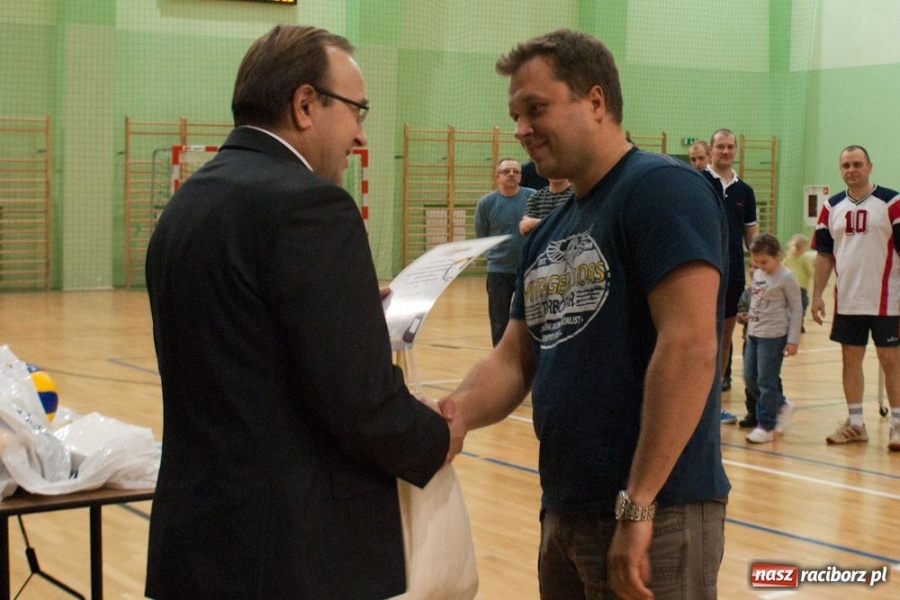 Zdjęcie w galerii na portalu naszraciborz.pl: Puchar Prezydenta w rękach Rafako wiadomości z regionu