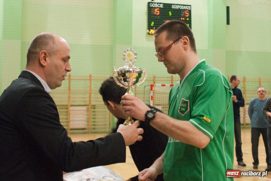 Zdjęcie w galerii na portalu naszraciborz.pl: Puchar Prezydenta w rękach Rafako wiadomości z regionu