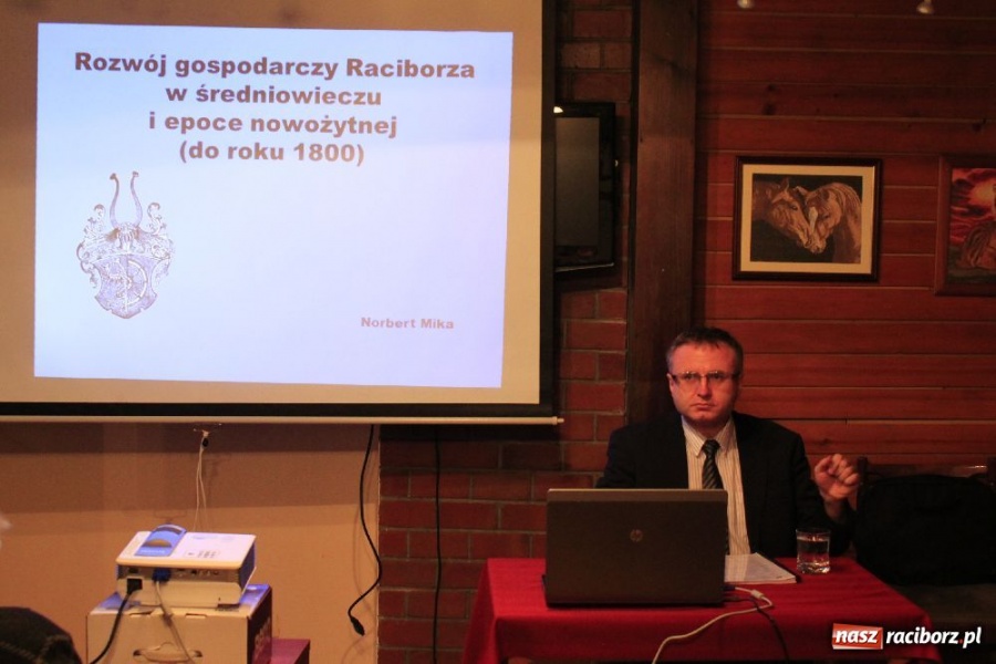 Zdjęcie w galerii na portalu naszraciborz.pl: Prelekcja Norberta Miki w TMZR wiadomości z regionu
