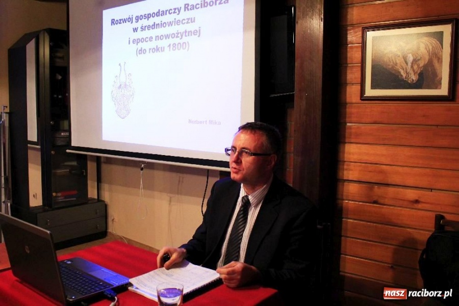 Zdjęcie w galerii na portalu naszraciborz.pl: Prelekcja Norberta Miki w TMZR wiadomości z regionu