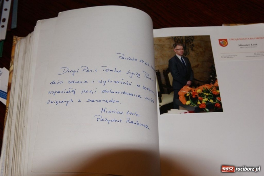 Zdjęcie w galerii na portalu naszraciborz.pl: Tomek Wędrowniczek u włodarzy wiadomości z regionu