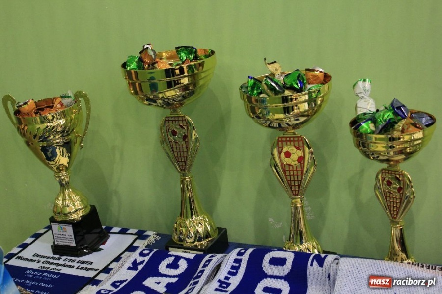 Zdjęcie w galerii na portalu naszraciborz.pl: Dziewczyny z I LO znowu zwyciężyły wiadomości z regionu