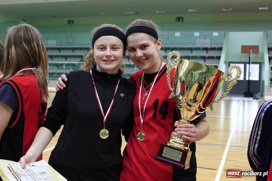 Zdjęcie w galerii na portalu naszraciborz.pl: Dziewczyny z I LO znowu zwyciężyły wiadomości z regionu