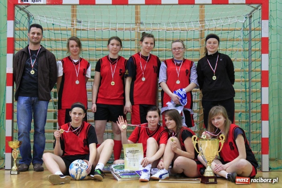 Zdjęcie w galerii na portalu naszraciborz.pl: Dziewczyny z I LO znowu zwyciężyły wiadomości z regionu