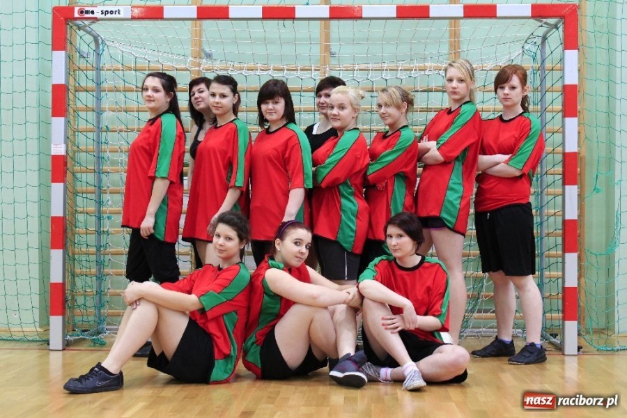 Zdjęcie w galerii na portalu naszraciborz.pl: Dziewczyny z I LO znowu zwyciężyły wiadomości z regionu