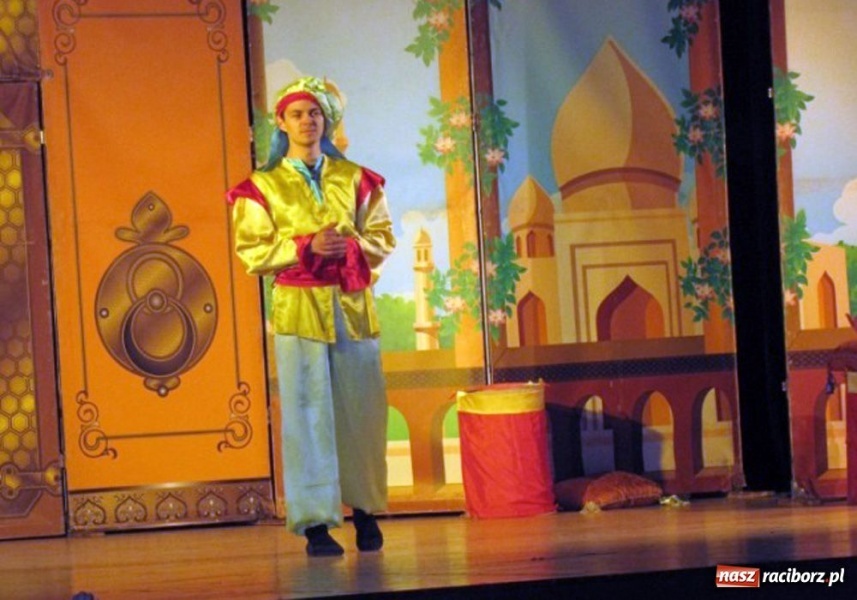 Zdjęcie w galerii na portalu naszraciborz.pl: Baśnie Dalekiego Wschodu w RCK wiadomości z regionu