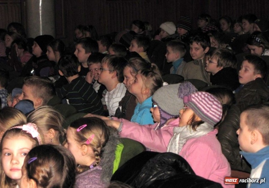 Zdjęcie w galerii na portalu naszraciborz.pl: Baśnie Dalekiego Wschodu w RCK wiadomości z regionu