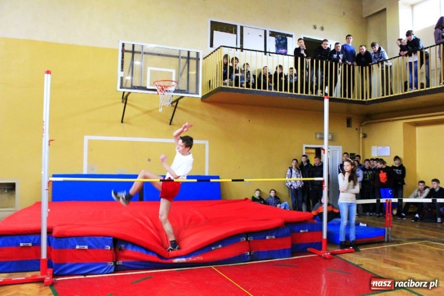 Zdjęcie w galerii na portalu naszraciborz.pl: Skok wzwyż przy muzyce w ZSOMS wiadomości z regionu