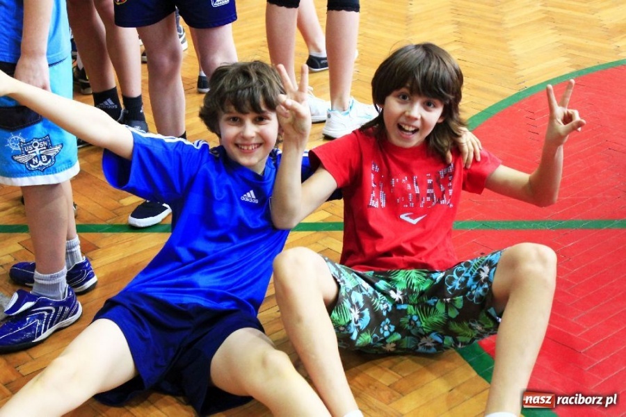 Zdjęcie w galerii na portalu naszraciborz.pl: Skok wzwyż przy muzyce w ZSOMS wiadomości z regionu