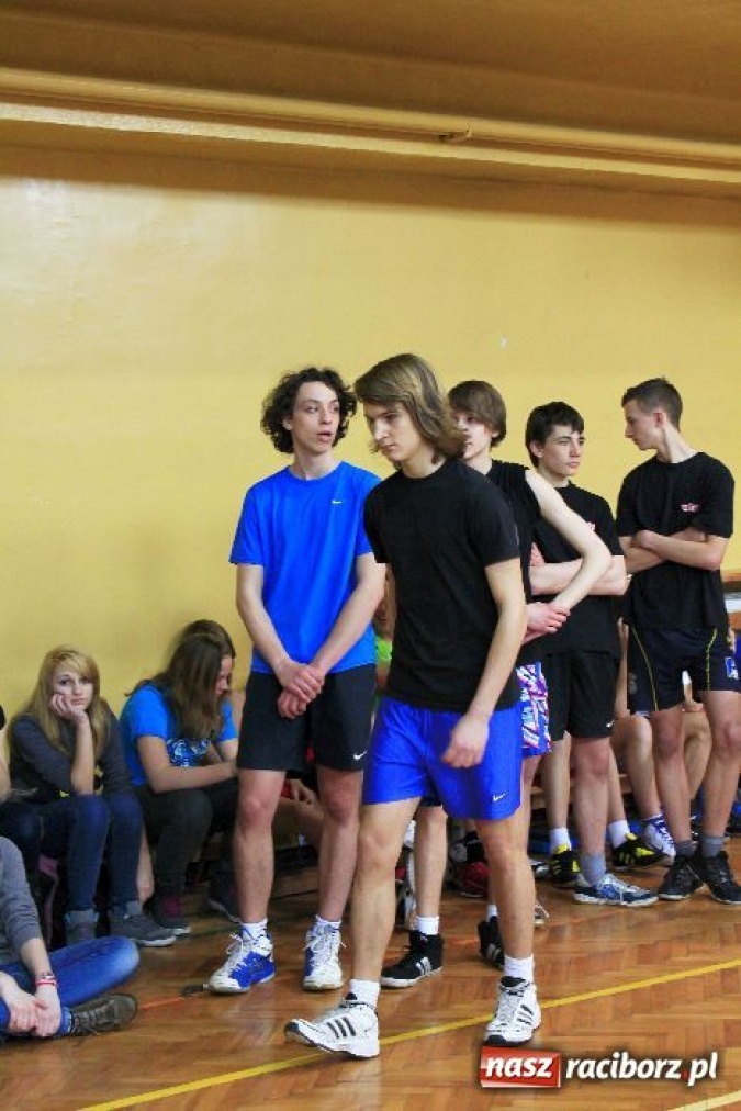 Zdjęcie w galerii na portalu naszraciborz.pl: Skok wzwyż przy muzyce w ZSOMS wiadomości z regionu