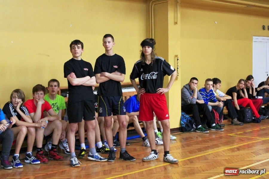 Zdjęcie w galerii na portalu naszraciborz.pl: Skok wzwyż przy muzyce w ZSOMS wiadomości z regionu