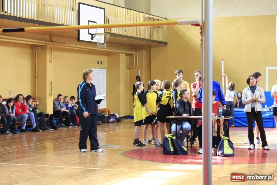 Zdjęcie w galerii na portalu naszraciborz.pl: Skok wzwyż przy muzyce w ZSOMS wiadomości z regionu