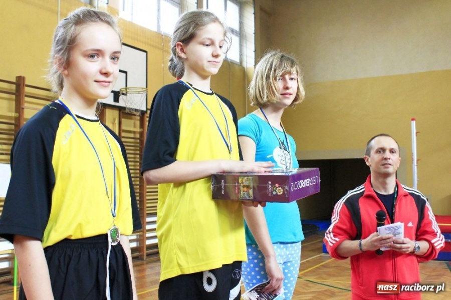 Zdjęcie w galerii na portalu naszraciborz.pl: Skok wzwyż przy muzyce w ZSOMS wiadomości z regionu