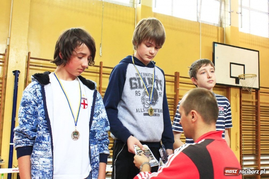 Zdjęcie w galerii na portalu naszraciborz.pl: Skok wzwyż przy muzyce w ZSOMS wiadomości z regionu