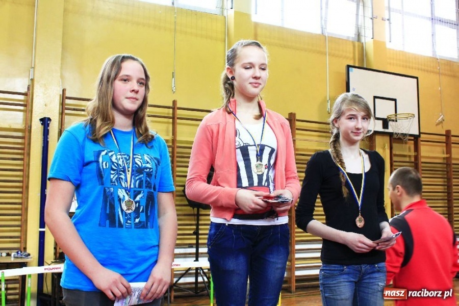 Zdjęcie w galerii na portalu naszraciborz.pl: Skok wzwyż przy muzyce w ZSOMS wiadomości z regionu