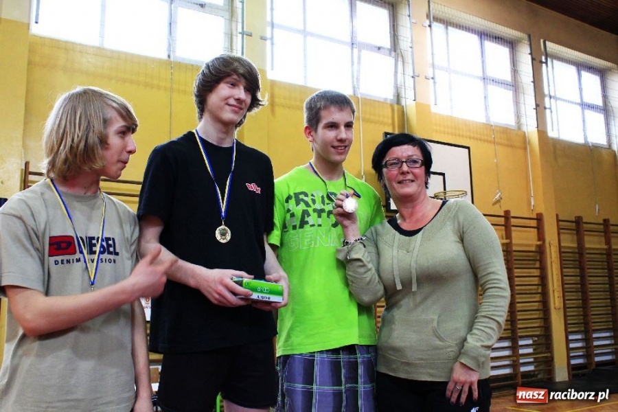 Zdjęcie w galerii na portalu naszraciborz.pl: Skok wzwyż przy muzyce w ZSOMS wiadomości z regionu