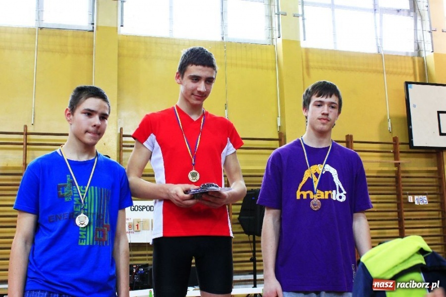 Zdjęcie w galerii na portalu naszraciborz.pl: Skok wzwyż przy muzyce w ZSOMS wiadomości z regionu