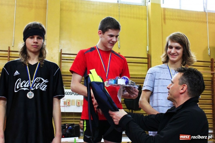 Zdjęcie w galerii na portalu naszraciborz.pl: Skok wzwyż przy muzyce w ZSOMS wiadomości z regionu