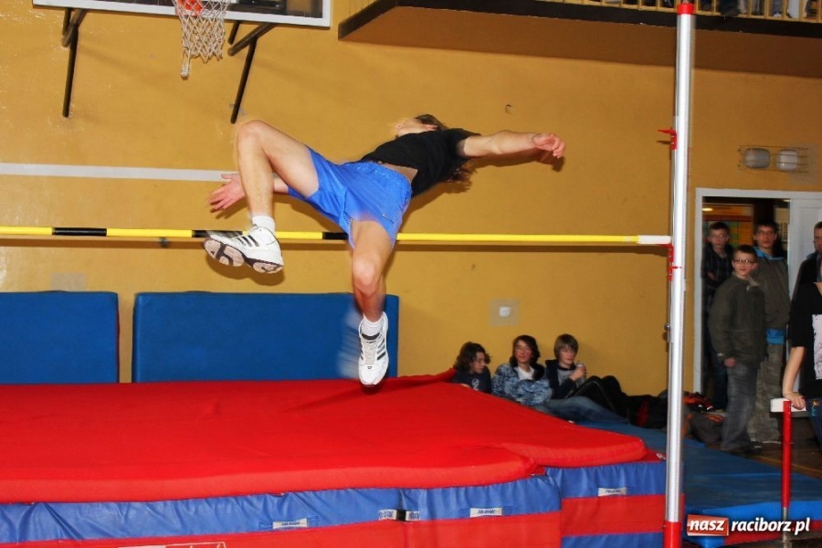 Zdjęcie w galerii na portalu naszraciborz.pl: Skok wzwyż przy muzyce w ZSOMS wiadomości z regionu