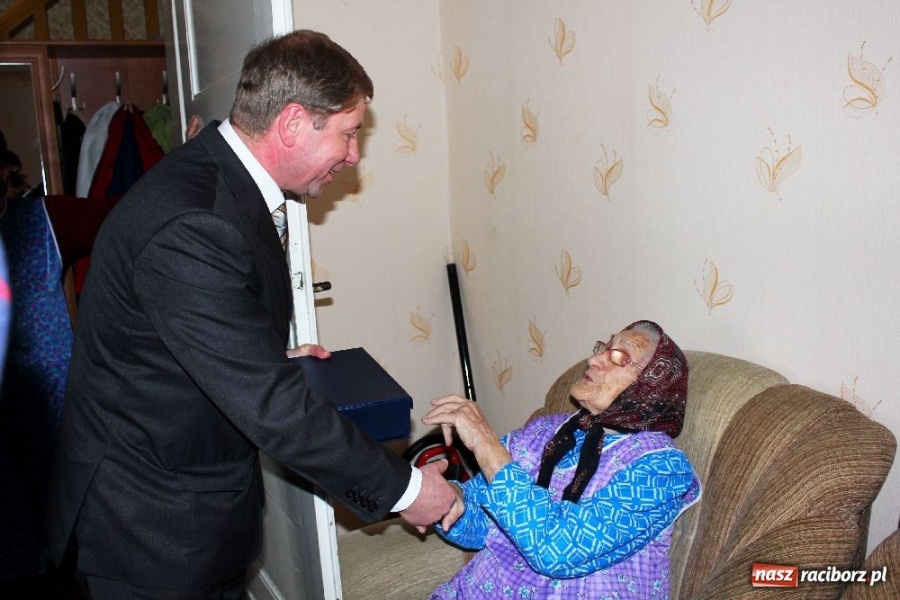 Zdjęcie w galerii na portalu naszraciborz.pl: Maria Kusy świętuje setne urodziny wiadomości z regionu