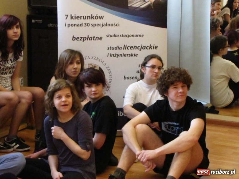 Zdjęcie w galerii na portalu naszraciborz.pl: PWSZ promuje się w I LO  wiadomości z regionu