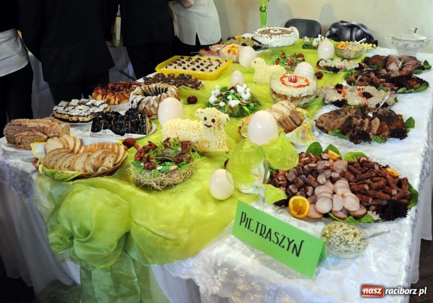 Zdjęcie w galerii na portalu naszraciborz.pl: Stoły w Krzanowicach przeżyły oblężenie wiadomości z regionu