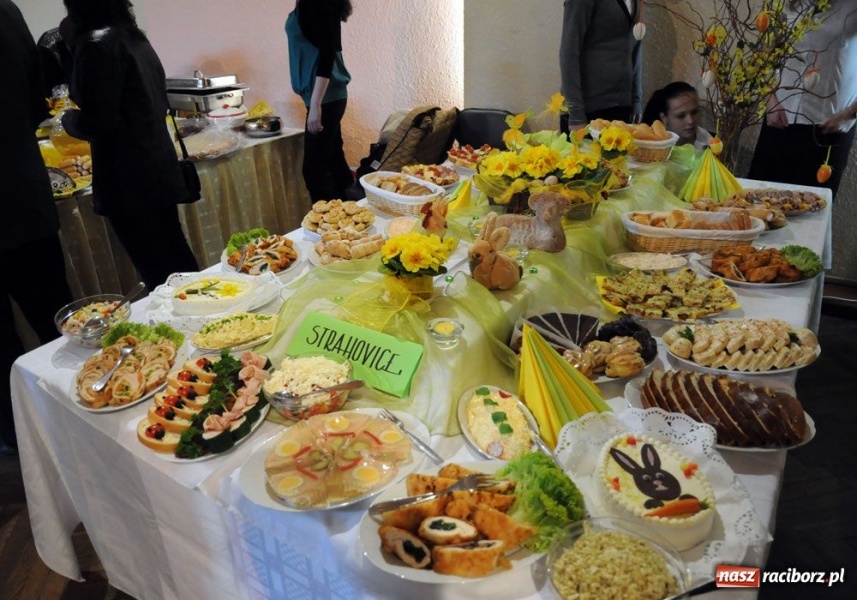 Zdjęcie w galerii na portalu naszraciborz.pl: Stoły w Krzanowicach przeżyły oblężenie wiadomości z regionu