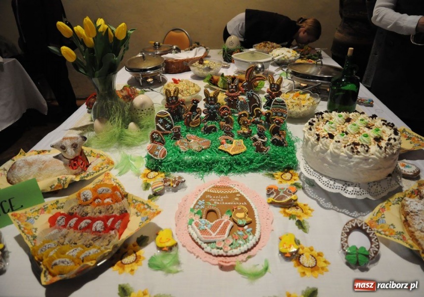 Zdjęcie w galerii na portalu naszraciborz.pl: Stoły w Krzanowicach przeżyły oblężenie wiadomości z regionu