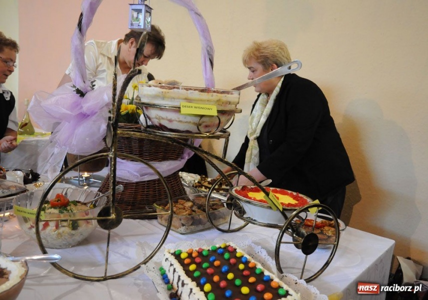 Zdjęcie w galerii na portalu naszraciborz.pl: Stoły w Krzanowicach przeżyły oblężenie wiadomości z regionu