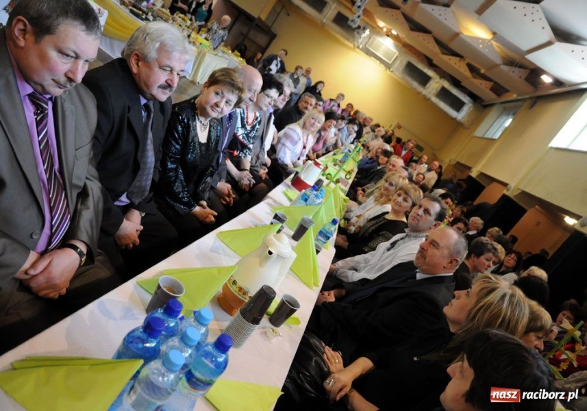 Zdjęcie w galerii na portalu naszraciborz.pl: Stoły w Krzanowicach przeżyły oblężenie wiadomości z regionu