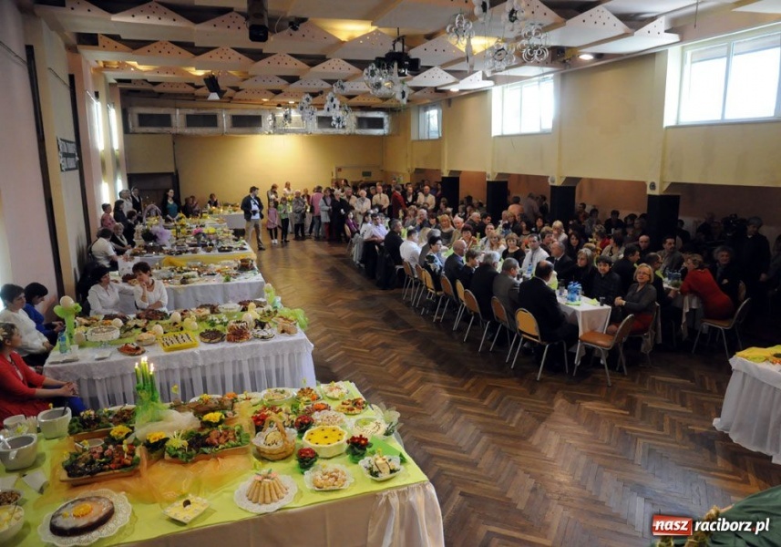 Zdjęcie w galerii na portalu naszraciborz.pl: Stoły w Krzanowicach przeżyły oblężenie wiadomości z regionu