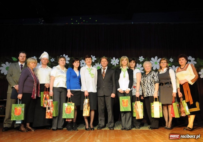 Zdjęcie w galerii na portalu naszraciborz.pl: Stoły w Krzanowicach przeżyły oblężenie wiadomości z regionu