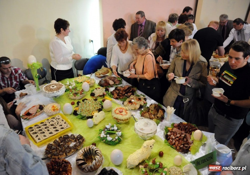 Zdjęcie w galerii na portalu naszraciborz.pl: Stoły w Krzanowicach przeżyły oblężenie wiadomości z regionu