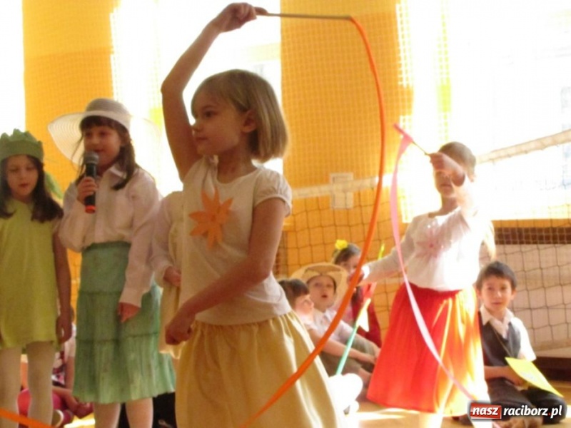 Zdjęcie w galerii na portalu naszraciborz.pl: Wiosenny dzień otwarty w SP 13 wiadomości z regionu