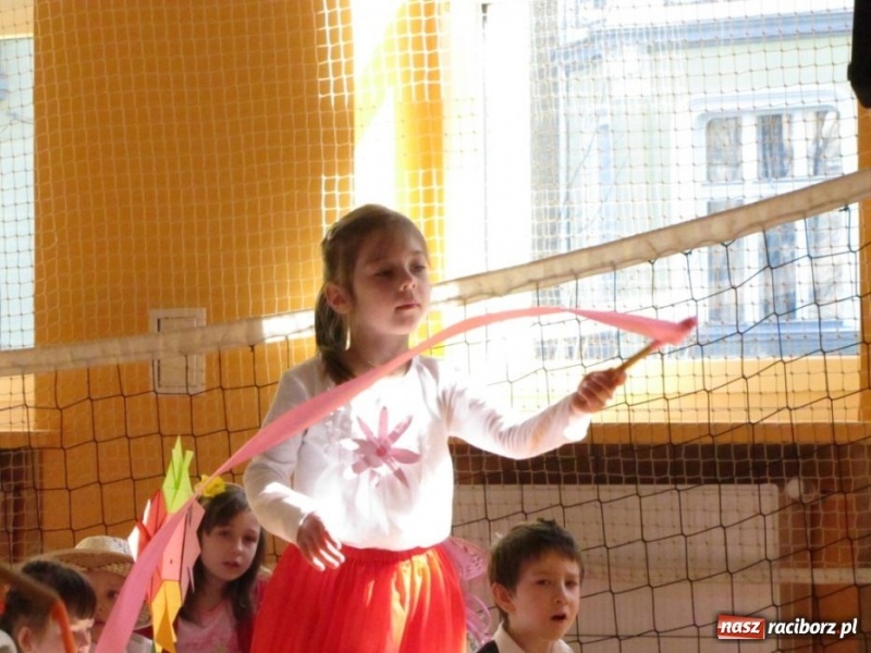 Zdjęcie w galerii na portalu naszraciborz.pl: Wiosenny dzień otwarty w SP 13 wiadomości z regionu