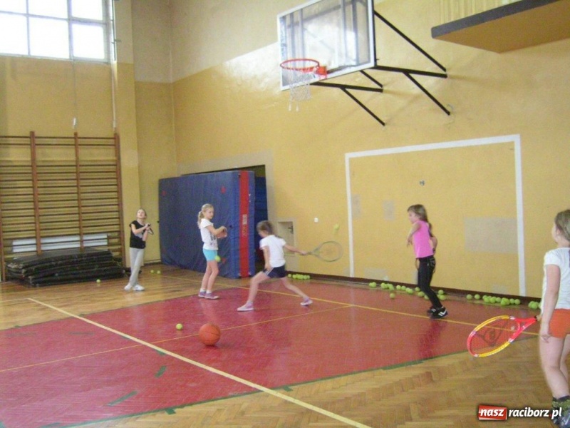 Zdjęcie w galerii na portalu naszraciborz.pl: Dzień Kobiet u tenisistów wiadomości z regionu