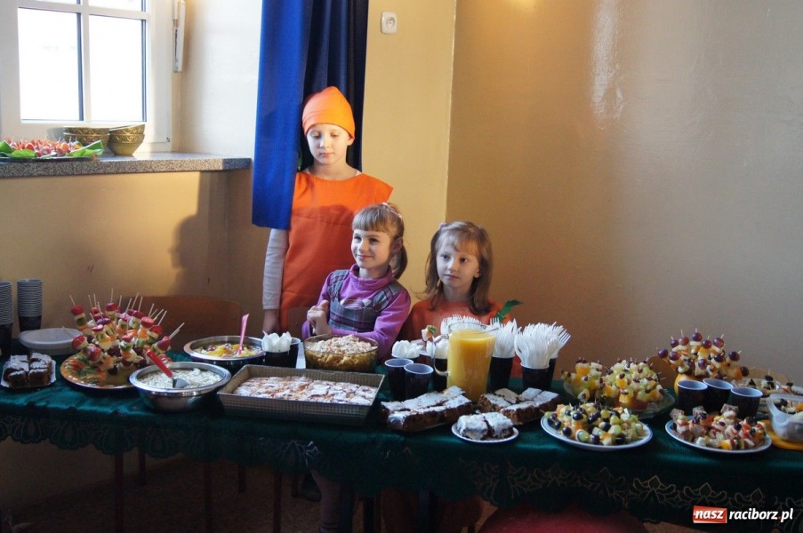 Zdjęcie w galerii na portalu naszraciborz.pl: Poznali swoją szkołę wiadomości z regionu