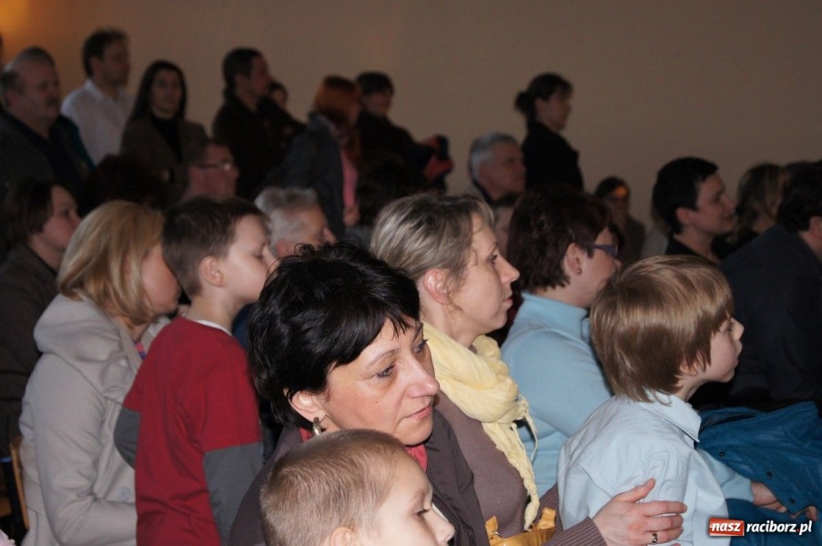 Zdjęcie w galerii na portalu naszraciborz.pl: Poznali swoją szkołę wiadomości z regionu