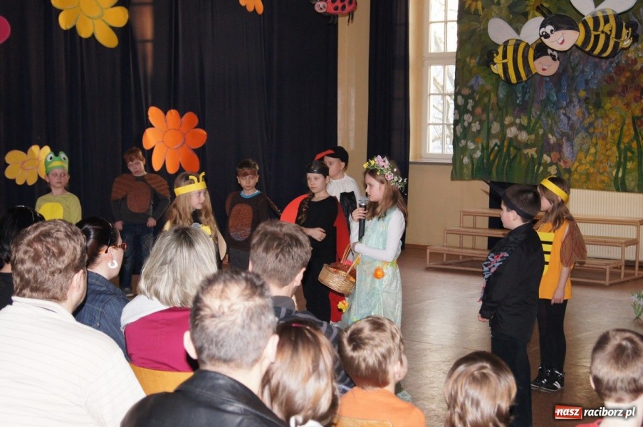 Zdjęcie w galerii na portalu naszraciborz.pl: Poznali swoją szkołę wiadomości z regionu