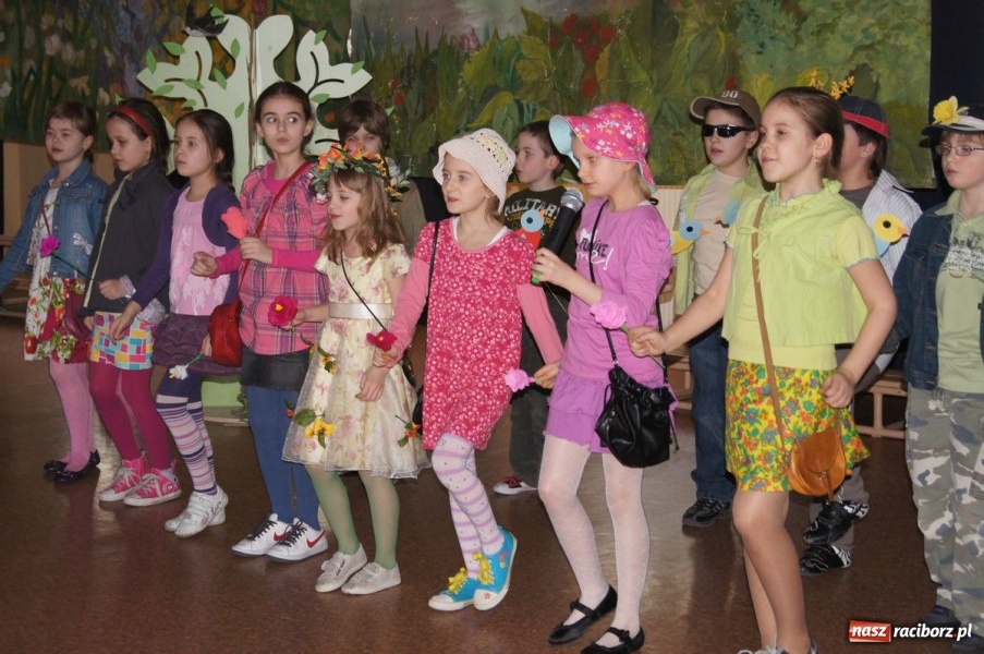 Zdjęcie w galerii na portalu naszraciborz.pl: Poznali swoją szkołę wiadomości z regionu