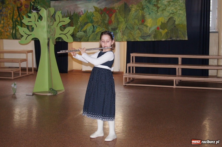 Zdjęcie w galerii na portalu naszraciborz.pl: Poznali swoją szkołę wiadomości z regionu