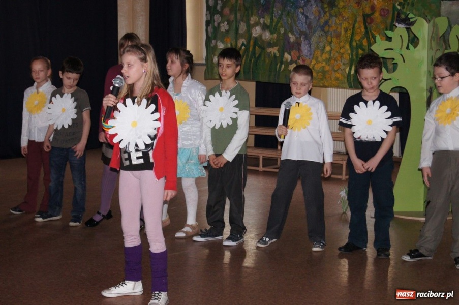 Zdjęcie w galerii na portalu naszraciborz.pl: Poznali swoją szkołę wiadomości z regionu