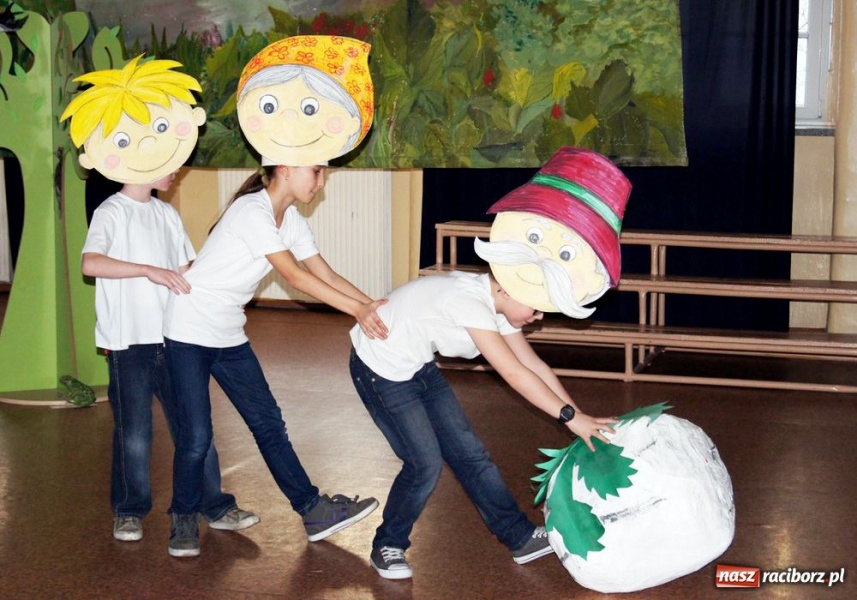 Zdjęcie w galerii na portalu naszraciborz.pl: Poznali swoją szkołę wiadomości z regionu