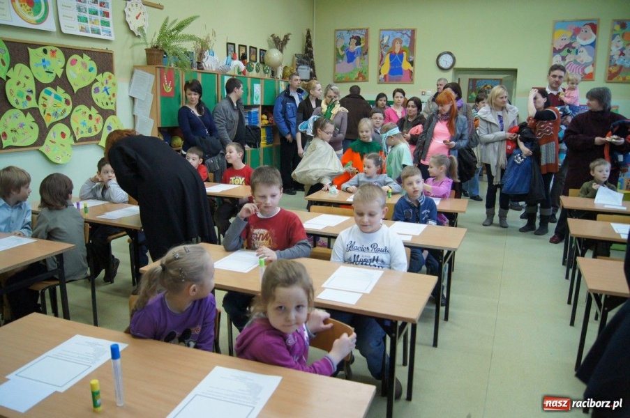 Zdjęcie w galerii na portalu naszraciborz.pl: Poznali swoją szkołę wiadomości z regionu